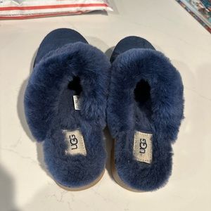Navy cozy Ugg slipper size 8.